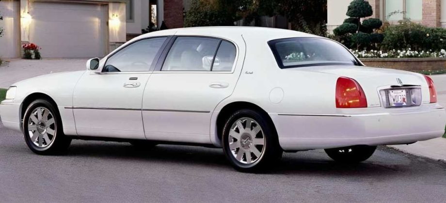 sedan Lincoln Town ​Car